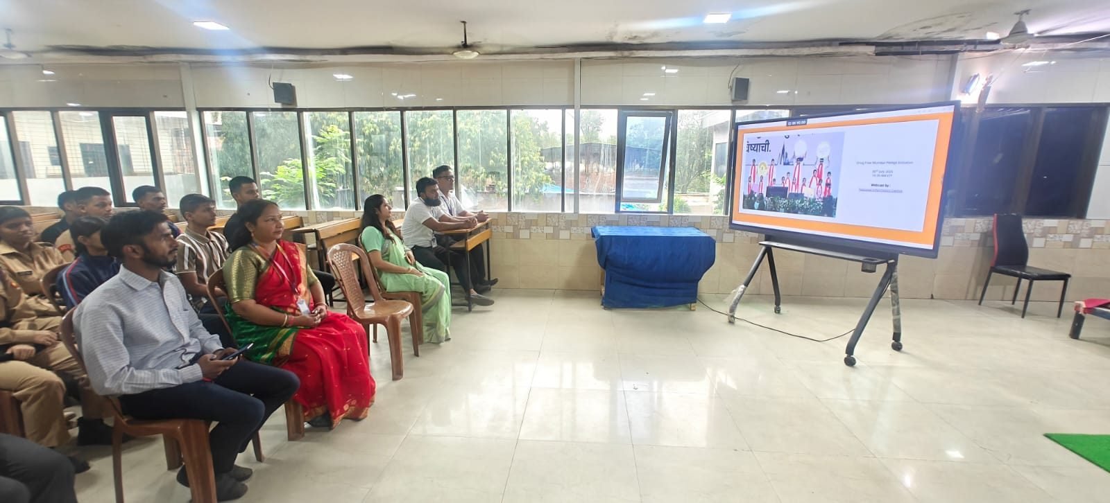 Students watching the Drug Free pledge initiative webcast – photo 3