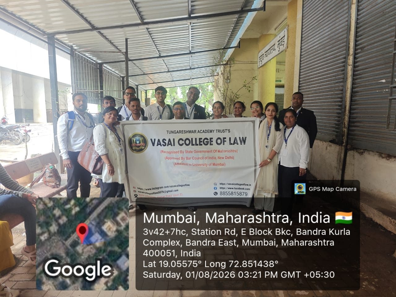 Students at Family Court, Bandra, Mumbai – photo 1