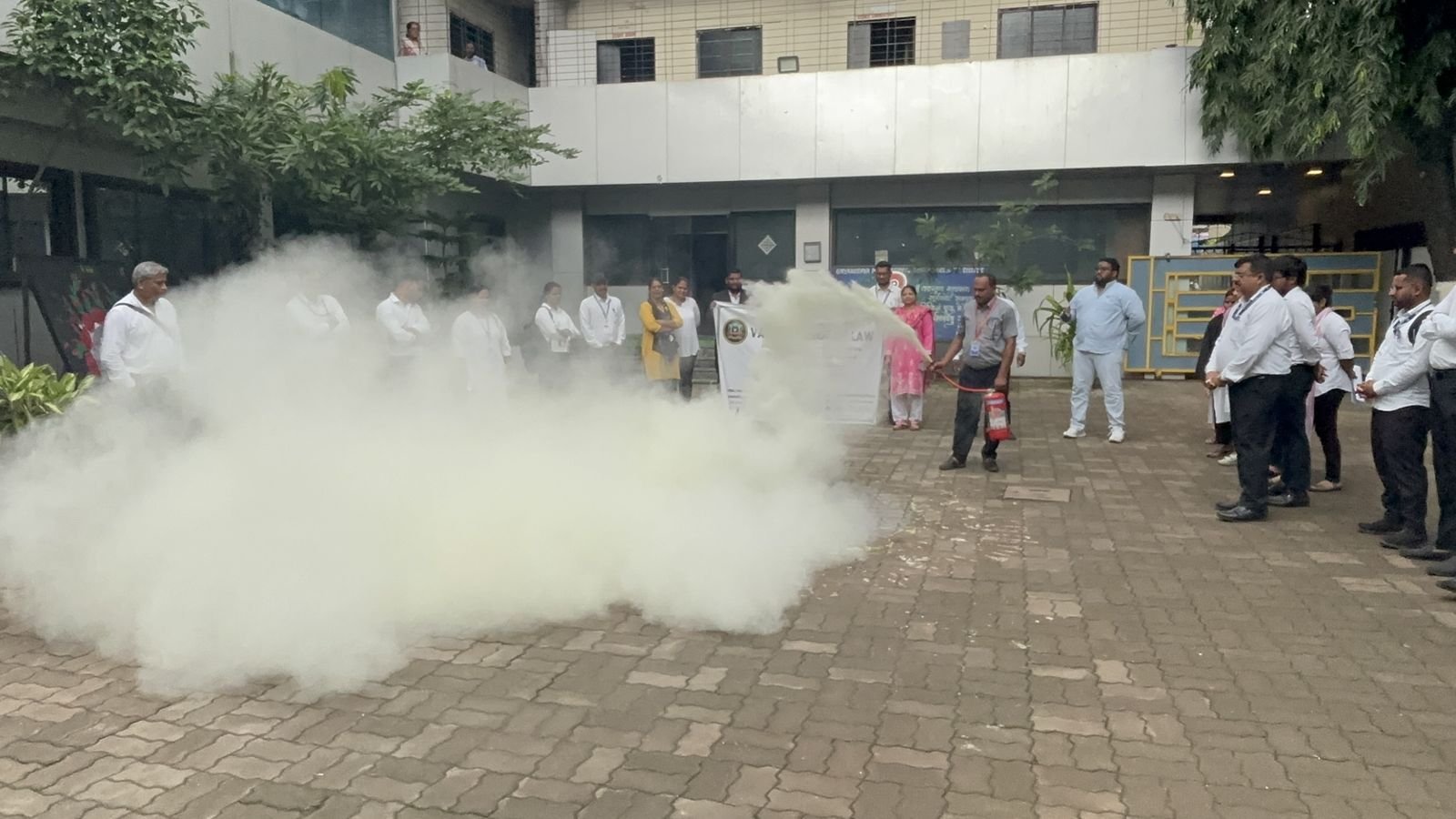 Fire extinguisher demonstration – photo 4