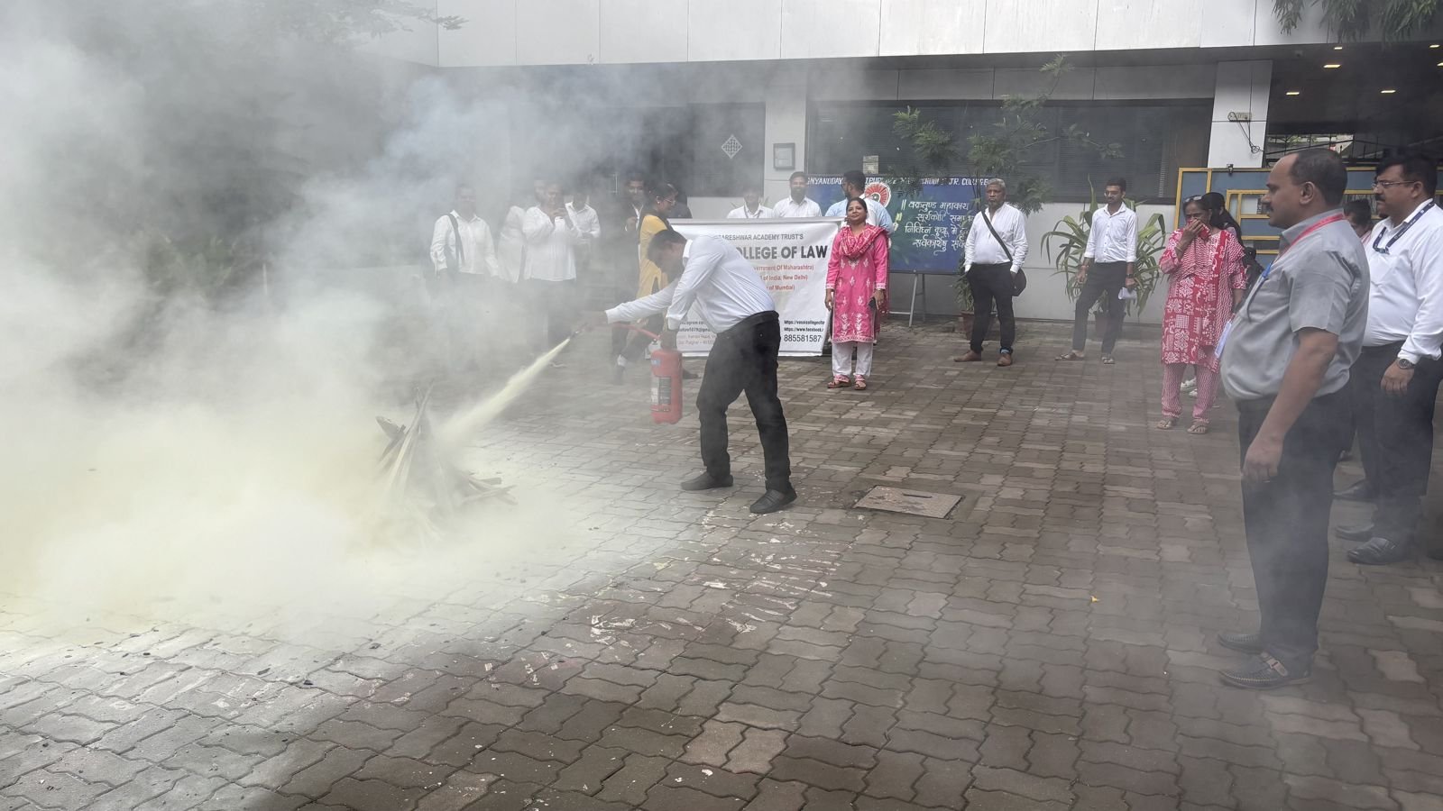 Fire extinguisher demonstration – photo 5
