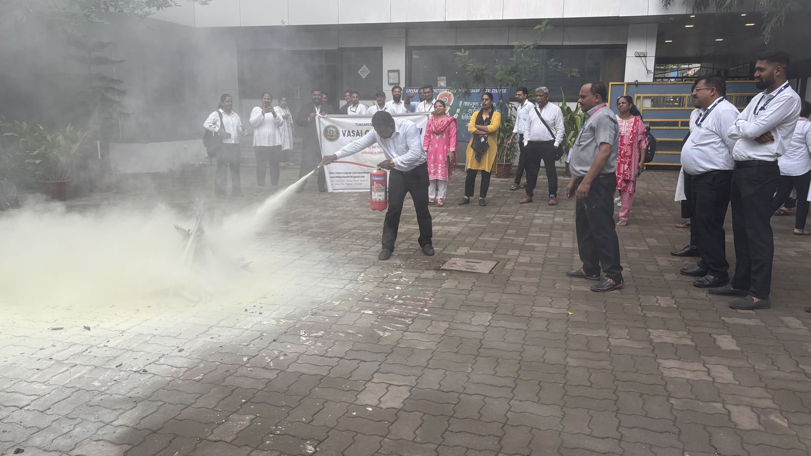 Fire extinguisher demonstration – photo 7