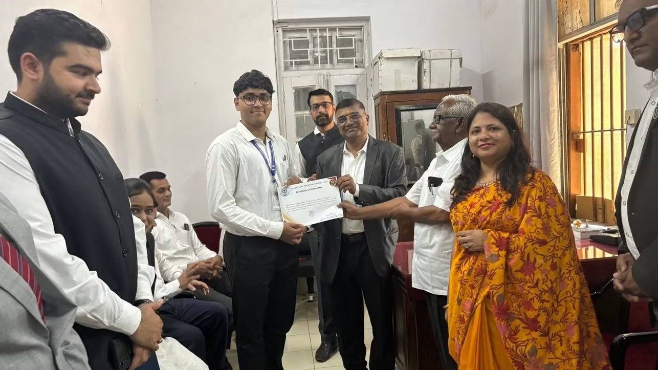 Internship valedictory and certificate distribution at Vasai Court – photo 3